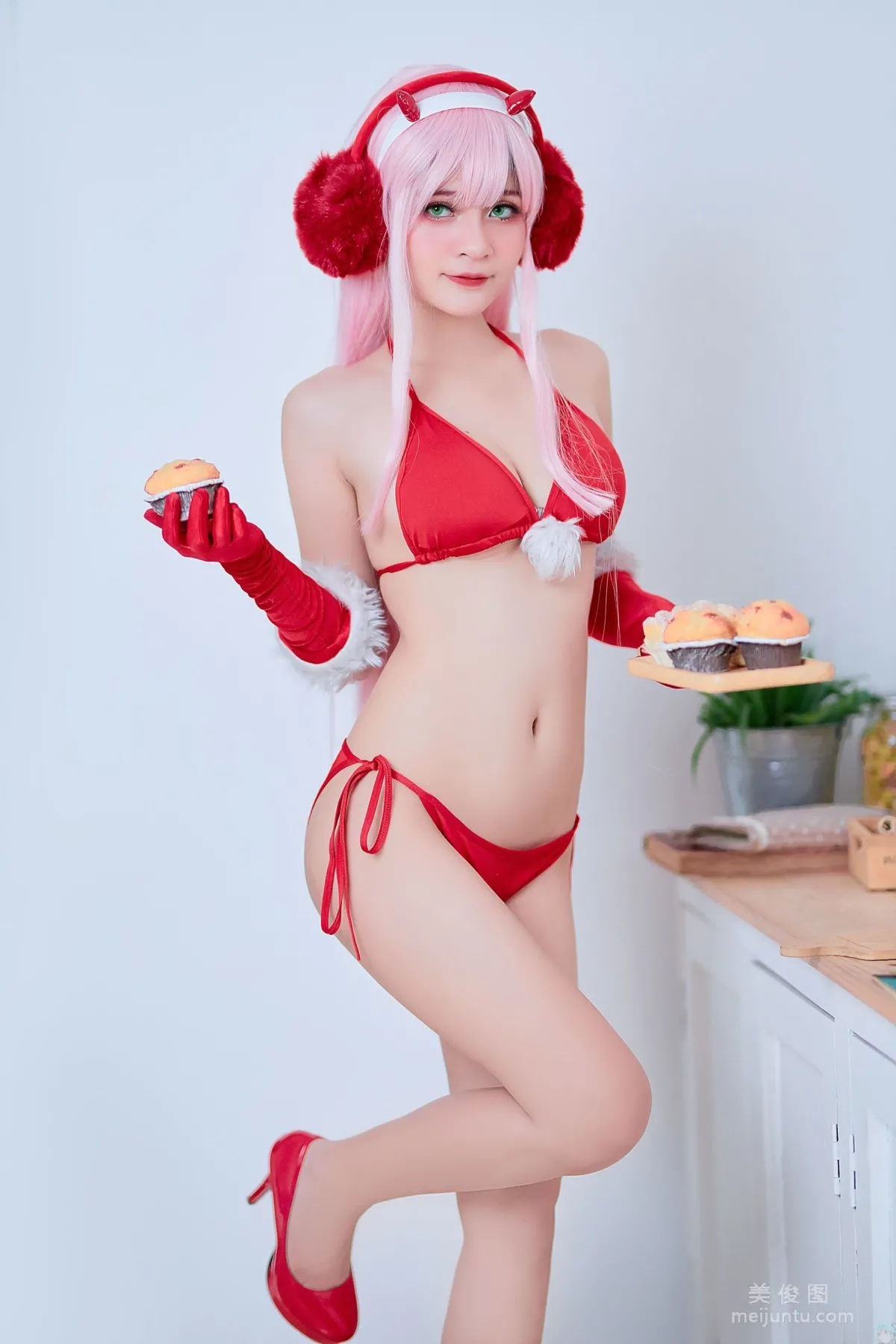 [COS福利] Azami 《Zero Two X-Mas》 写真集22