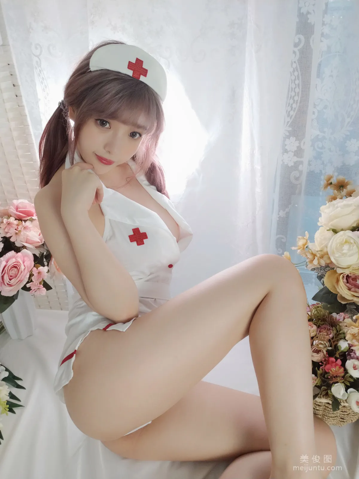 動漫博主雯妹 《護士》 寫真集 24