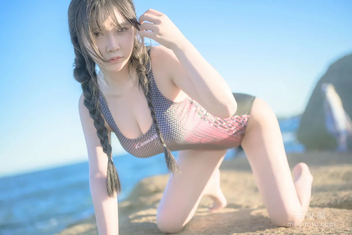 二次元妹子抱走莫子aa 《競技泳衣》 寫真集 49