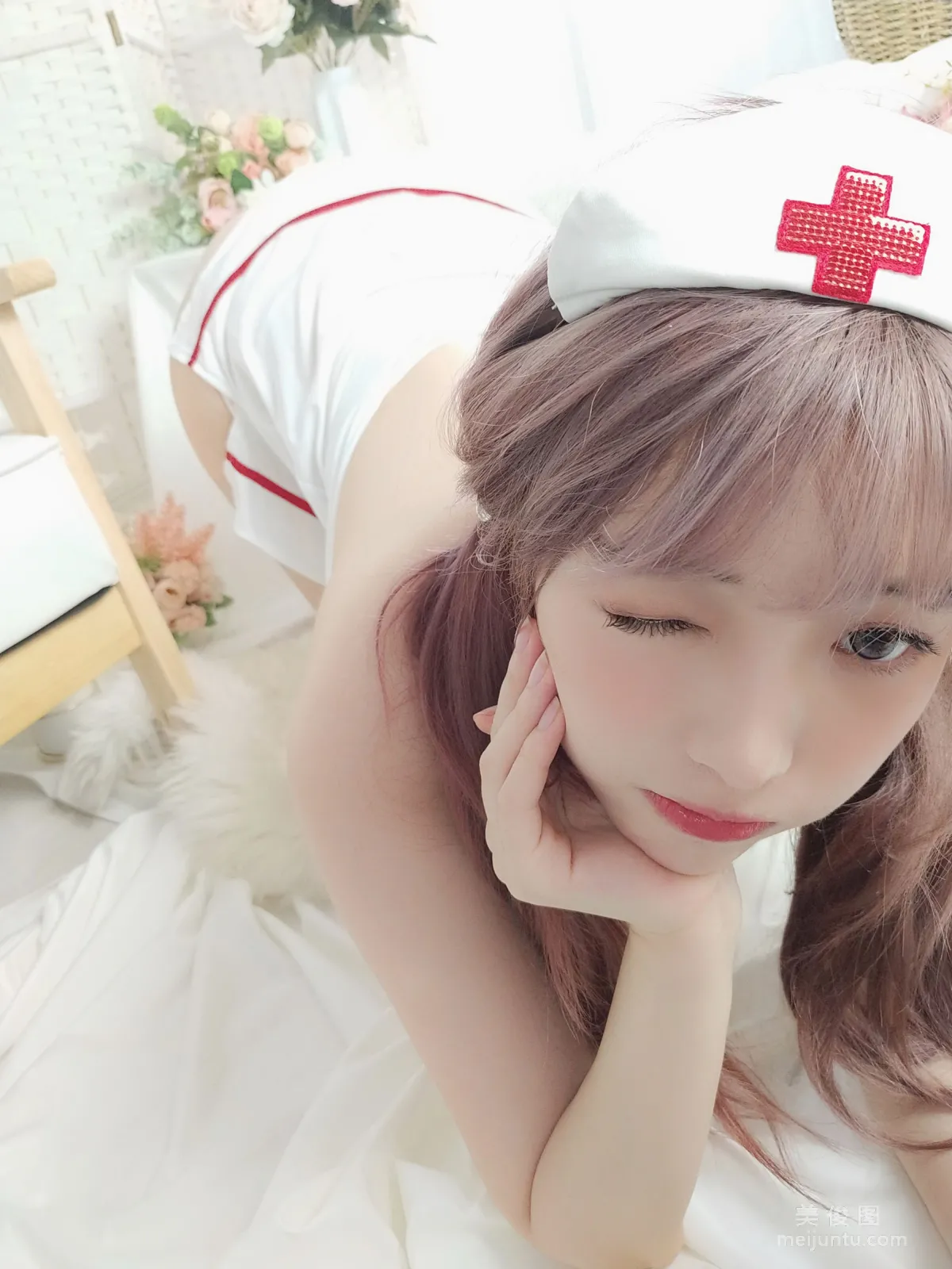 動漫博主雯妹 《護士》 寫真集 35