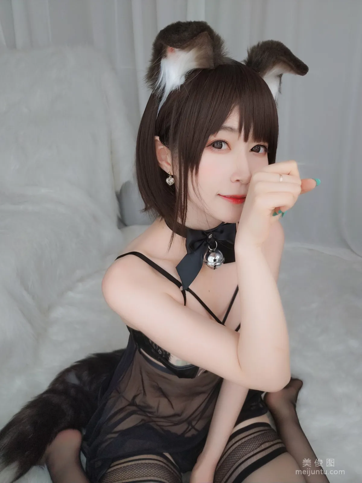 Coser小姐姐白銀 《折耳狗》 寫真集 14