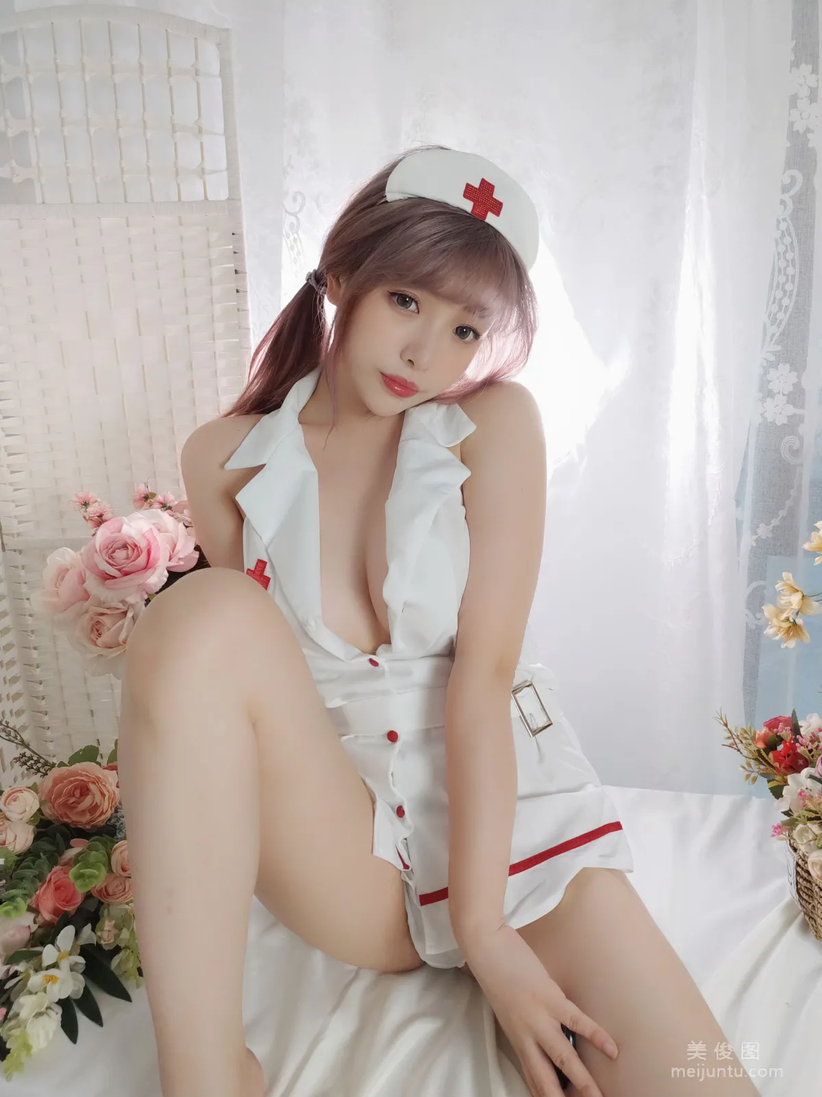 動漫博主雯妹 《護士》 寫真集 30