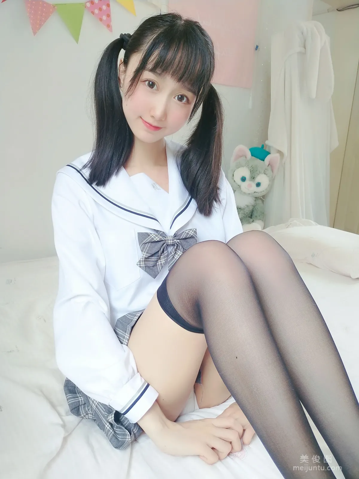 萌系小姐姐木綿綿OwO 《灰格子JK》寫真集 3