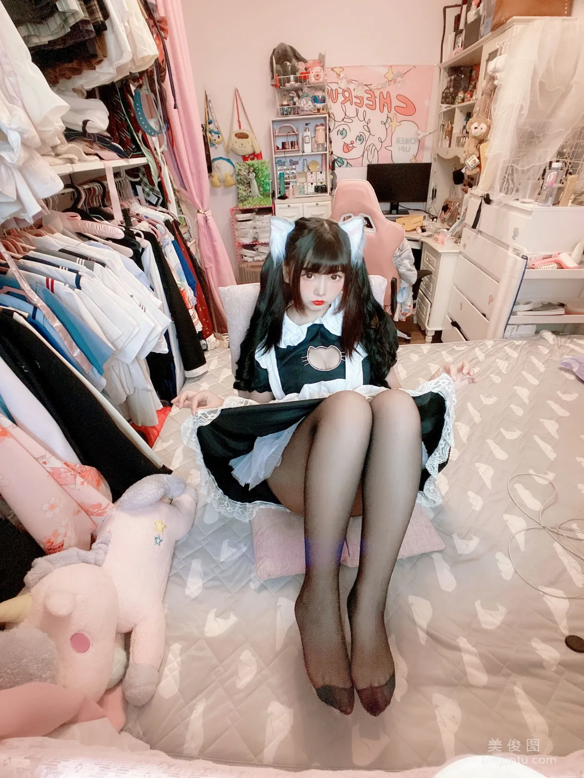 古川kagura 《黑絲開胸 貓耳女仆》 寫真集 52