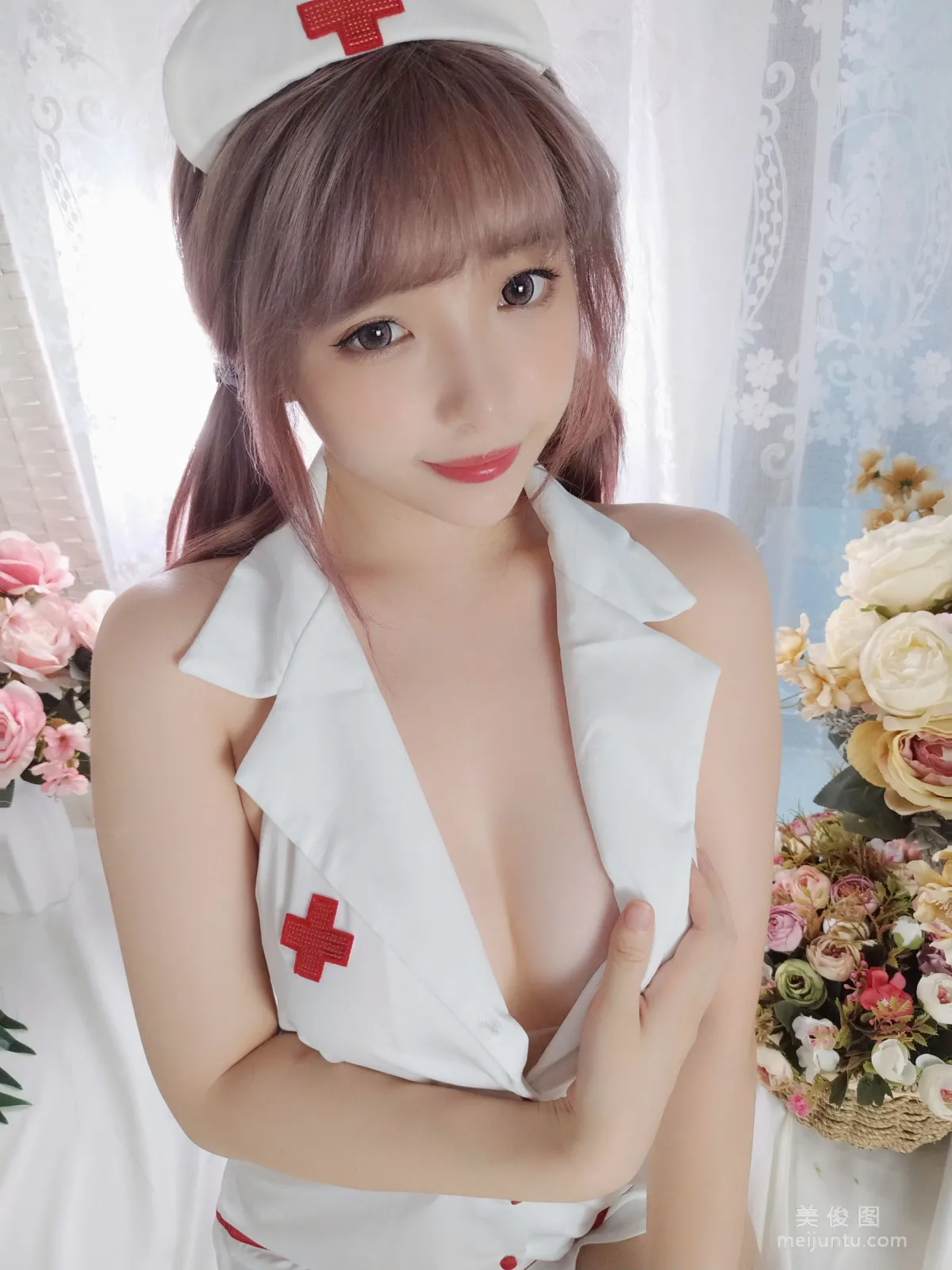 動漫博主雯妹 《護士》 寫真集 19
