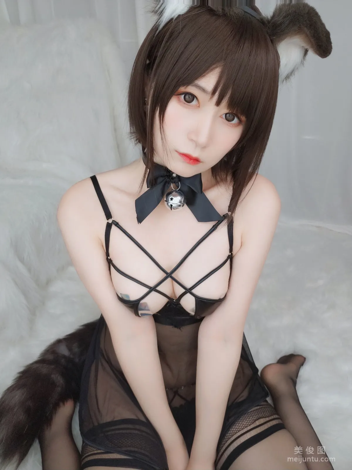 Coser小姐姐白銀 《折耳狗》 寫真集 6