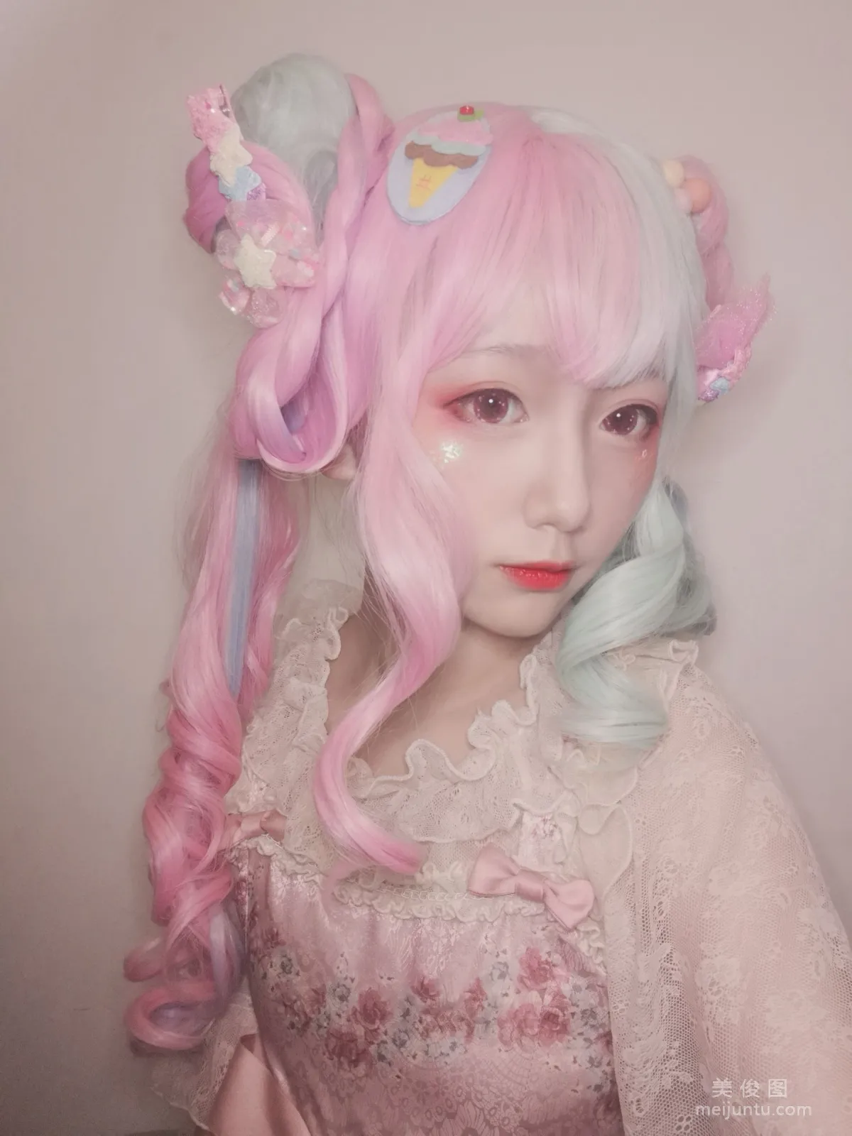 [COS福利] 動漫博主弦音sic 《lolita草莓薄荷冰淇淋》 寫真集 1