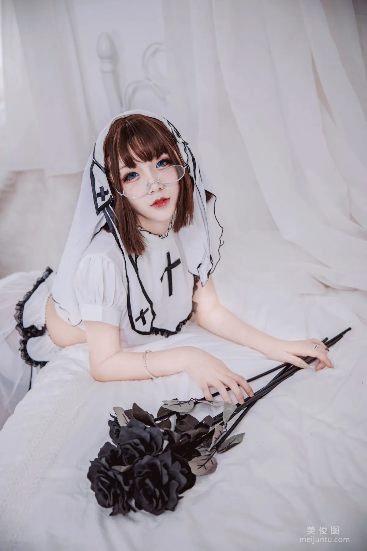 COS妹子仙九Airi 《修女》寫真集 14