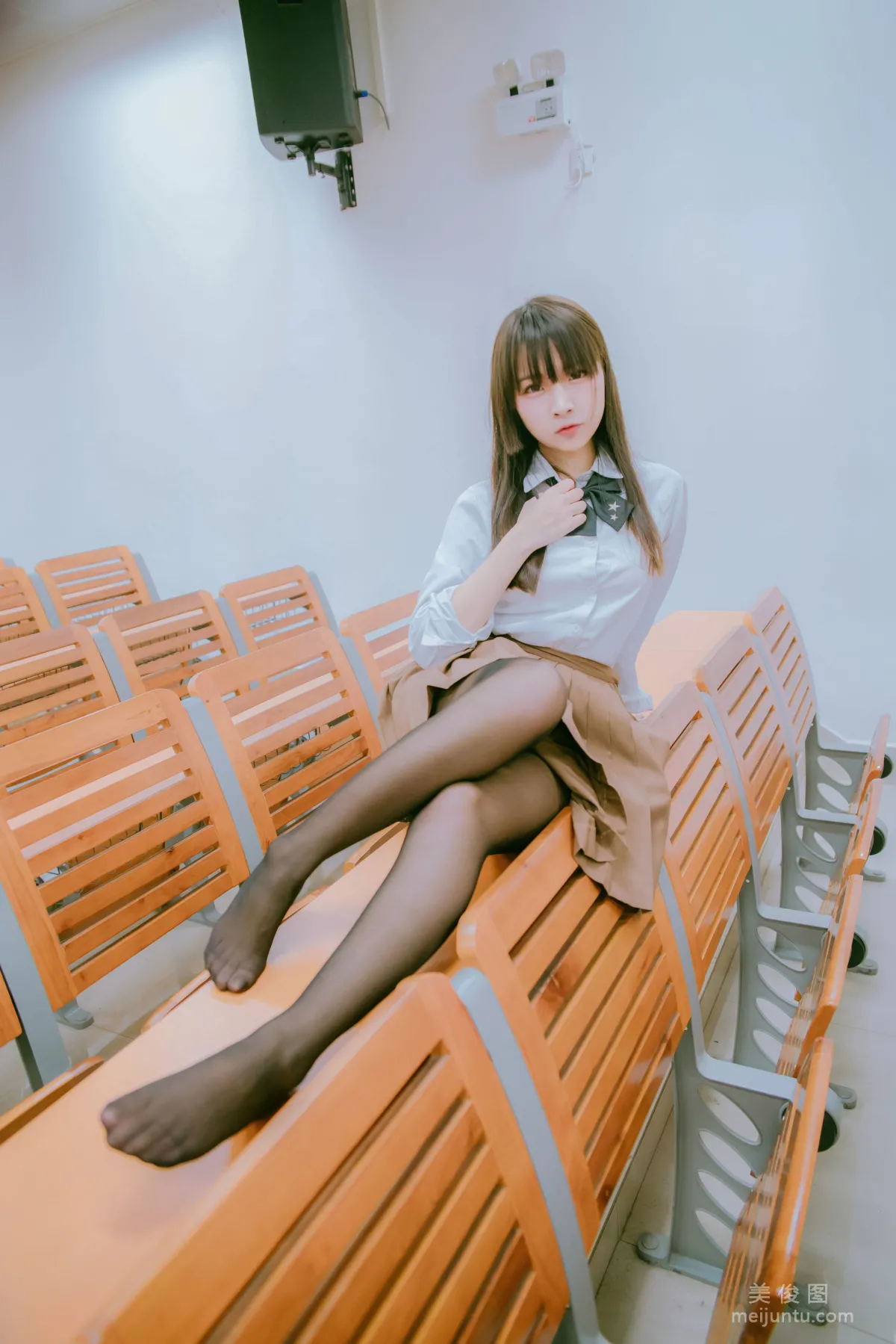 [COS福利] 人氣Coser二佐Nisa 《JK學院風》 寫真集 5