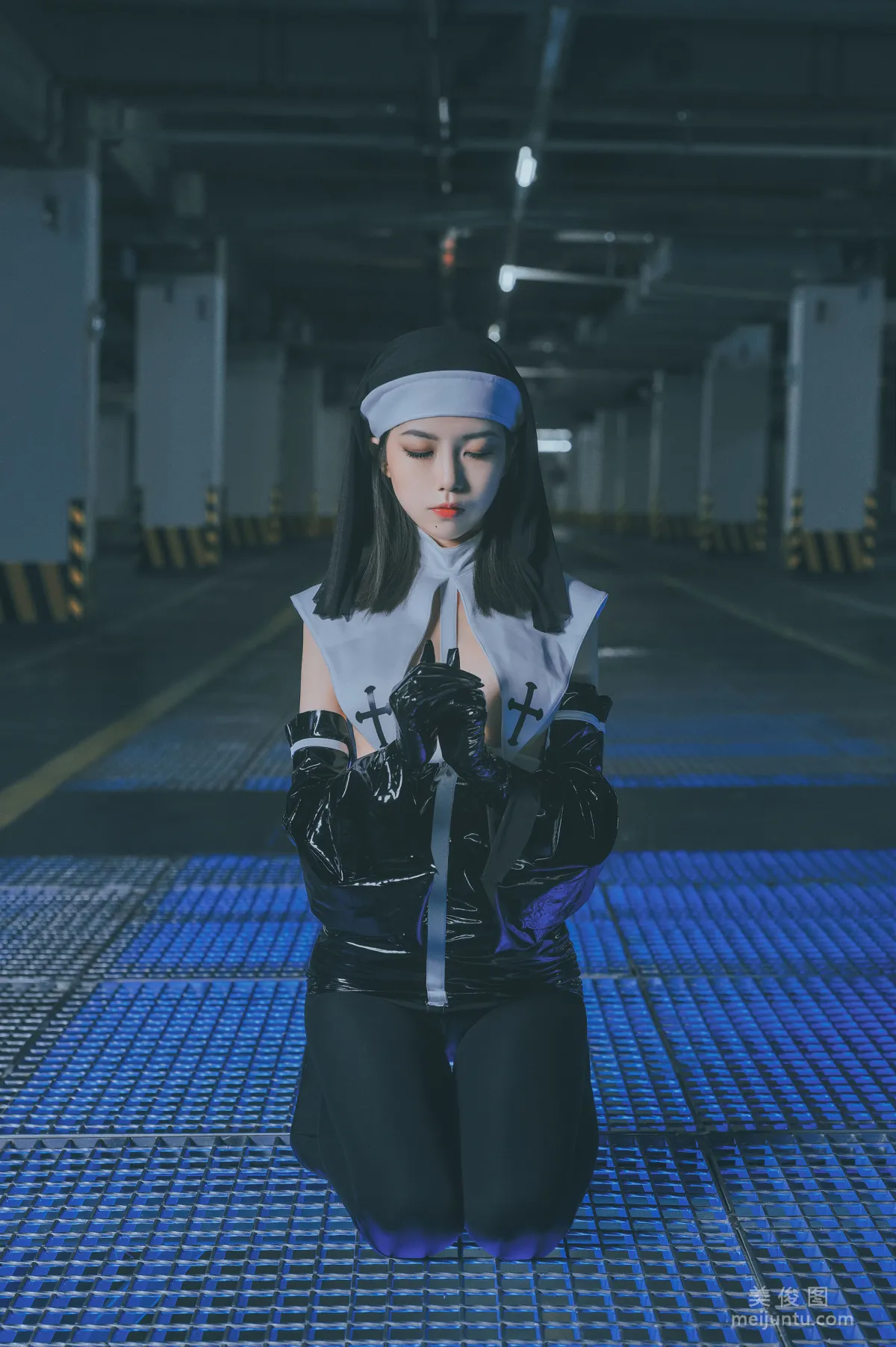 動漫博主水淼aqua 《救贖》 寫真集 12