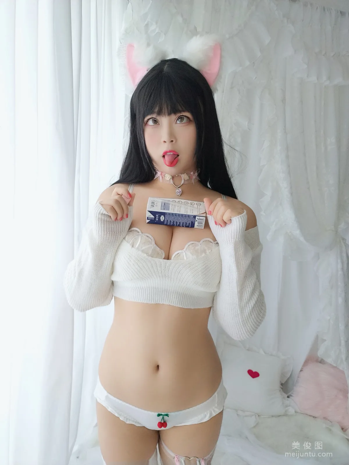 [COS福利] 萌系小姐姐-白烨- 《小奶貓》寫真集 21