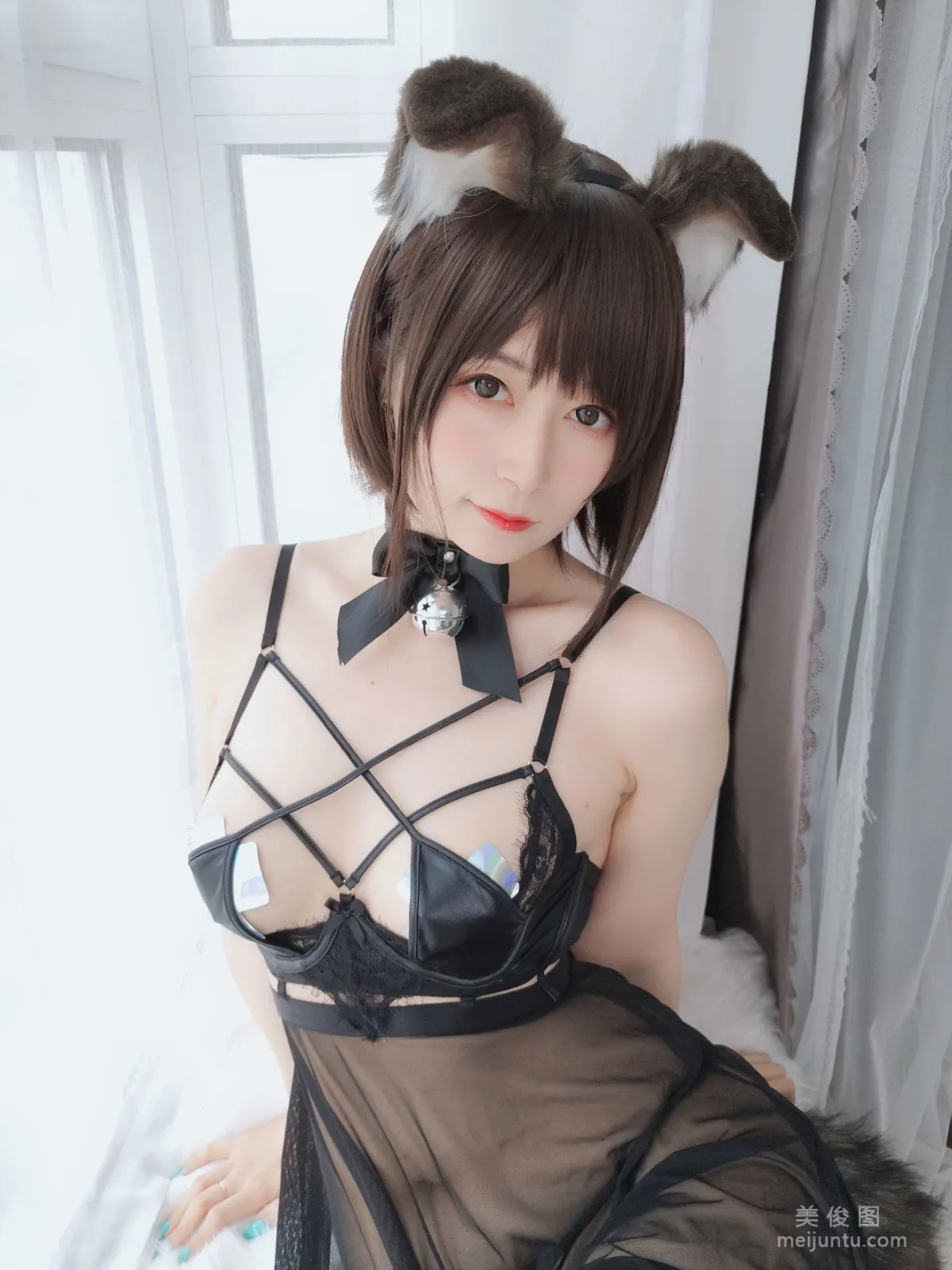Coser小姐姐白銀 《折耳狗》 寫真集 66