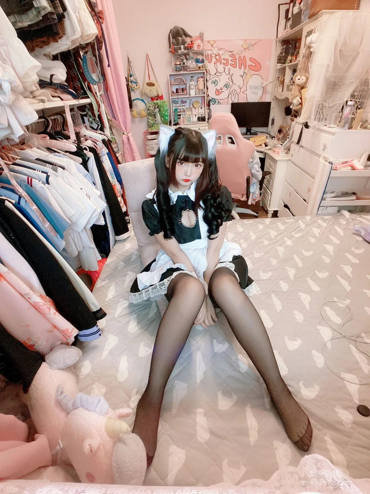 古川kagura 《黑絲開胸 貓耳女仆》 寫真集 38