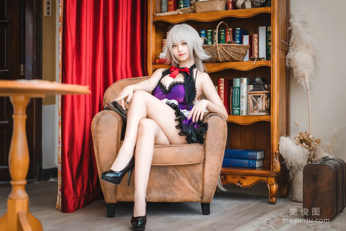 萌系小姐姐蜜汁貓裘 《貞德女仆》寫真集 10