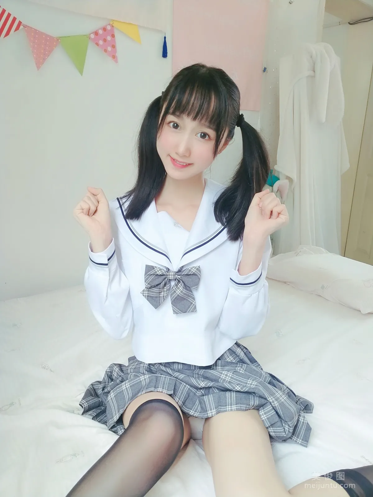 萌系小姐姐木綿綿OwO 《灰格子JK》寫真集 14