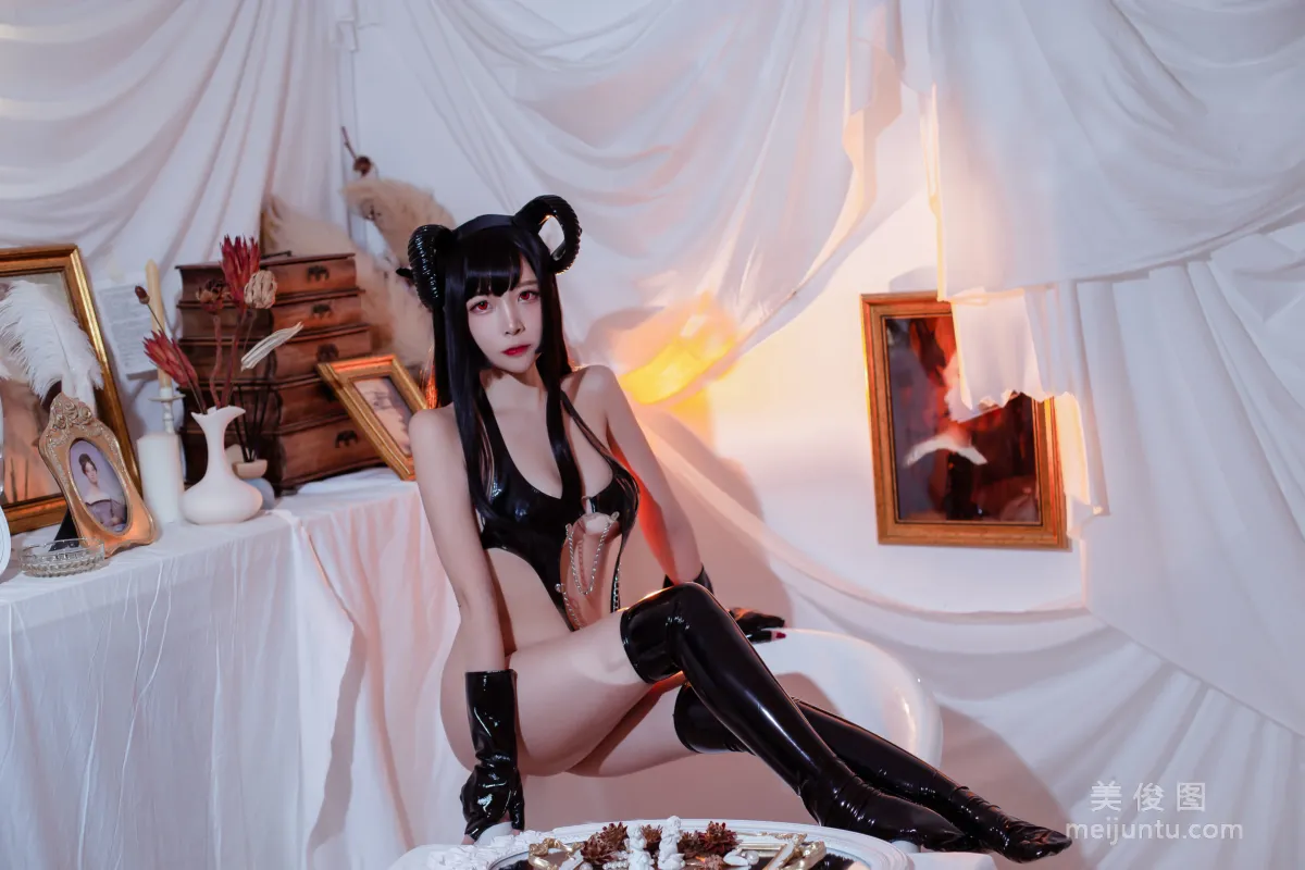 人氣Coser二佐Nisa 《膠衣惡魔》 寫真集 6