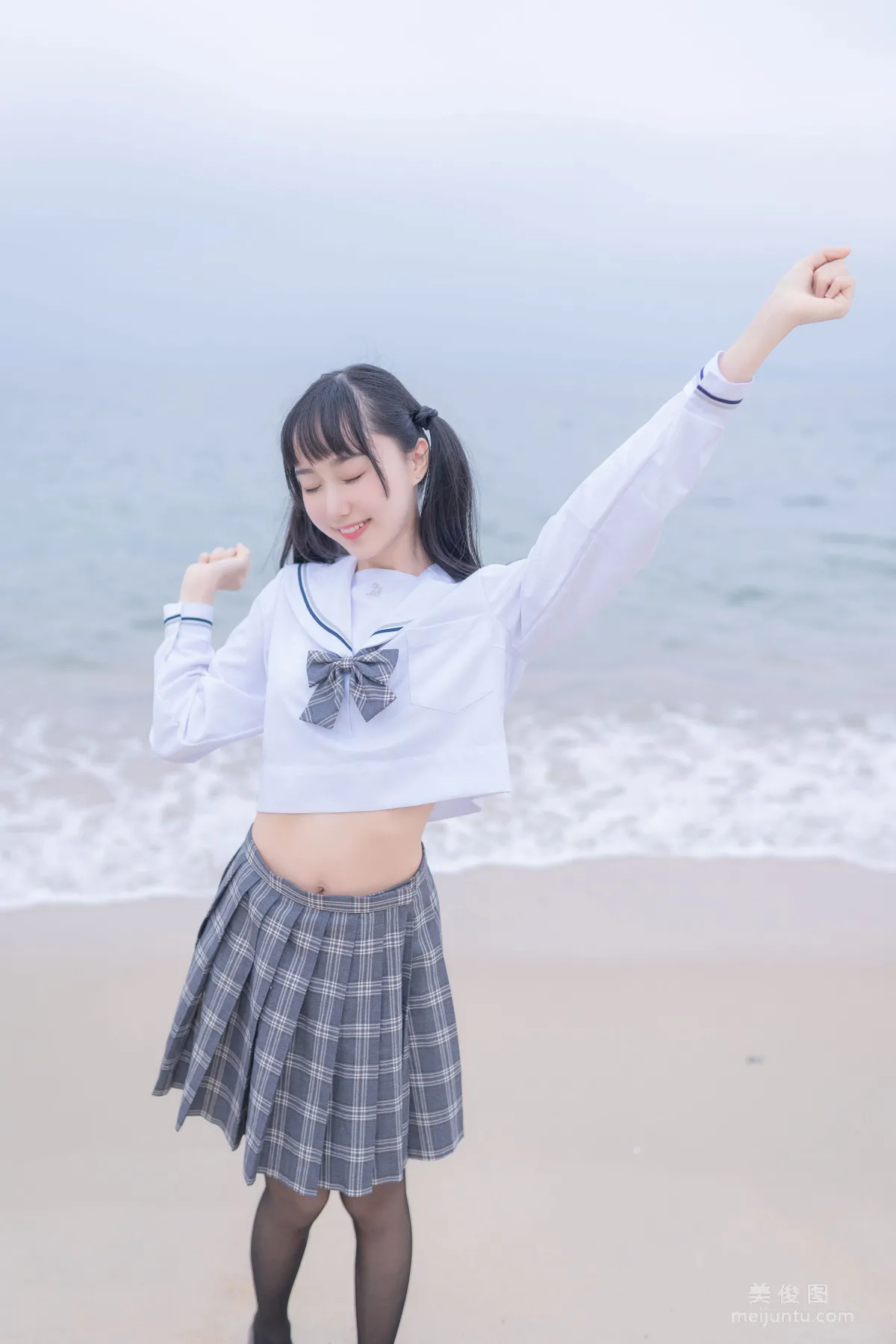 [COS福利] 小姐姐木綿綿OwO 《海邊JK》 寫真集 17