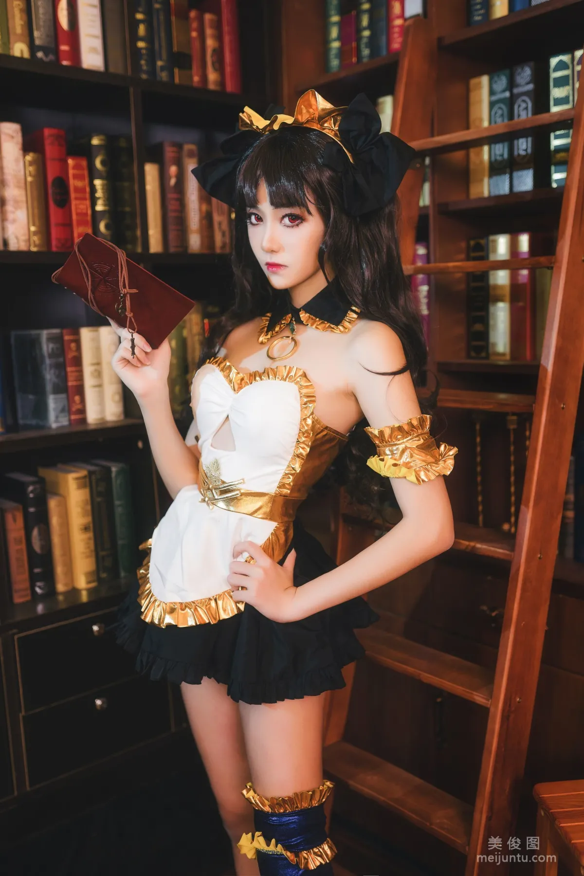 動漫博主南桃Momoko 《伊什塔爾女仆》 寫真集 16