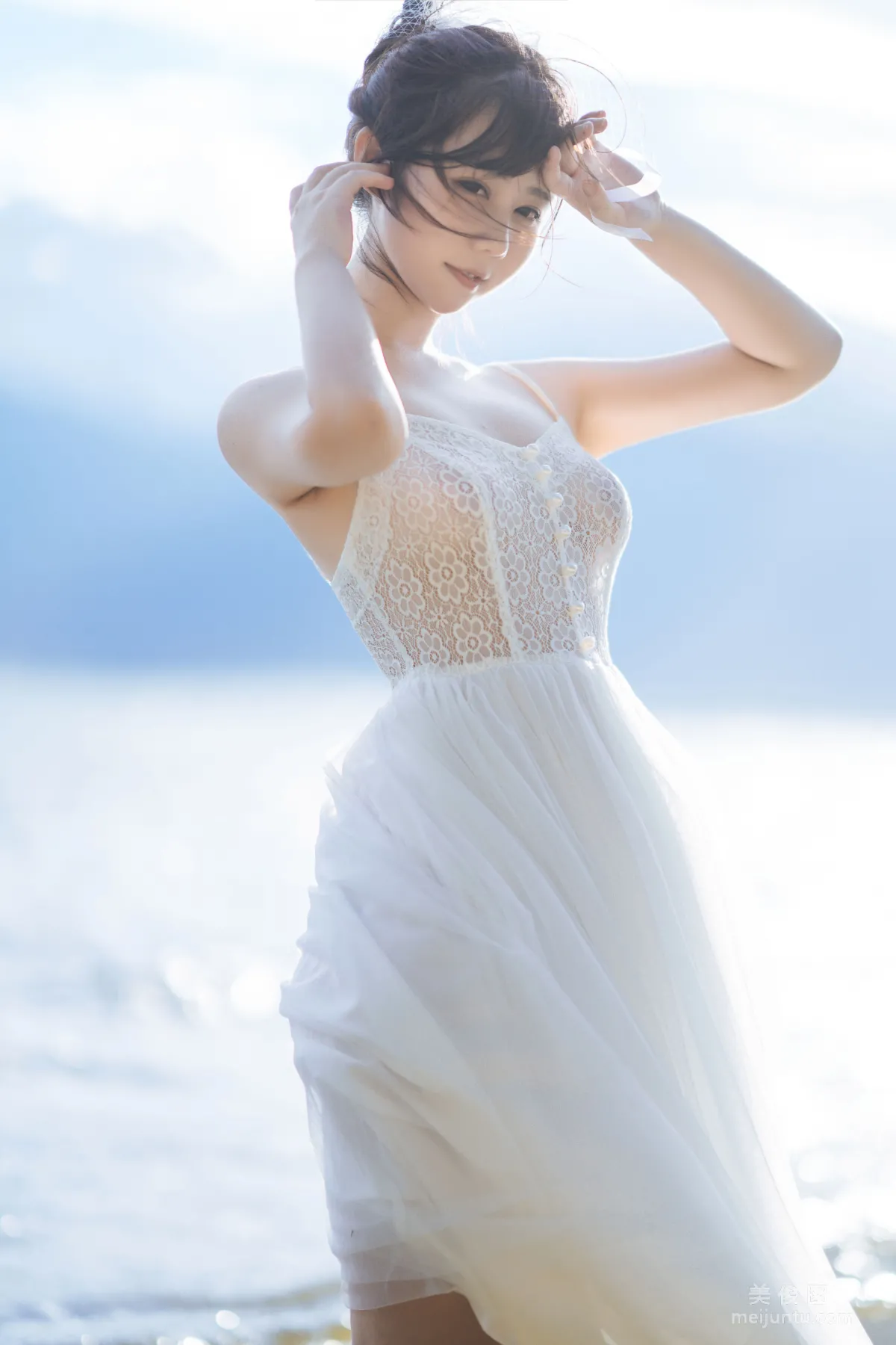微博福利姬鏡醬 《靜夏之白裙少女》 寫真集 32
