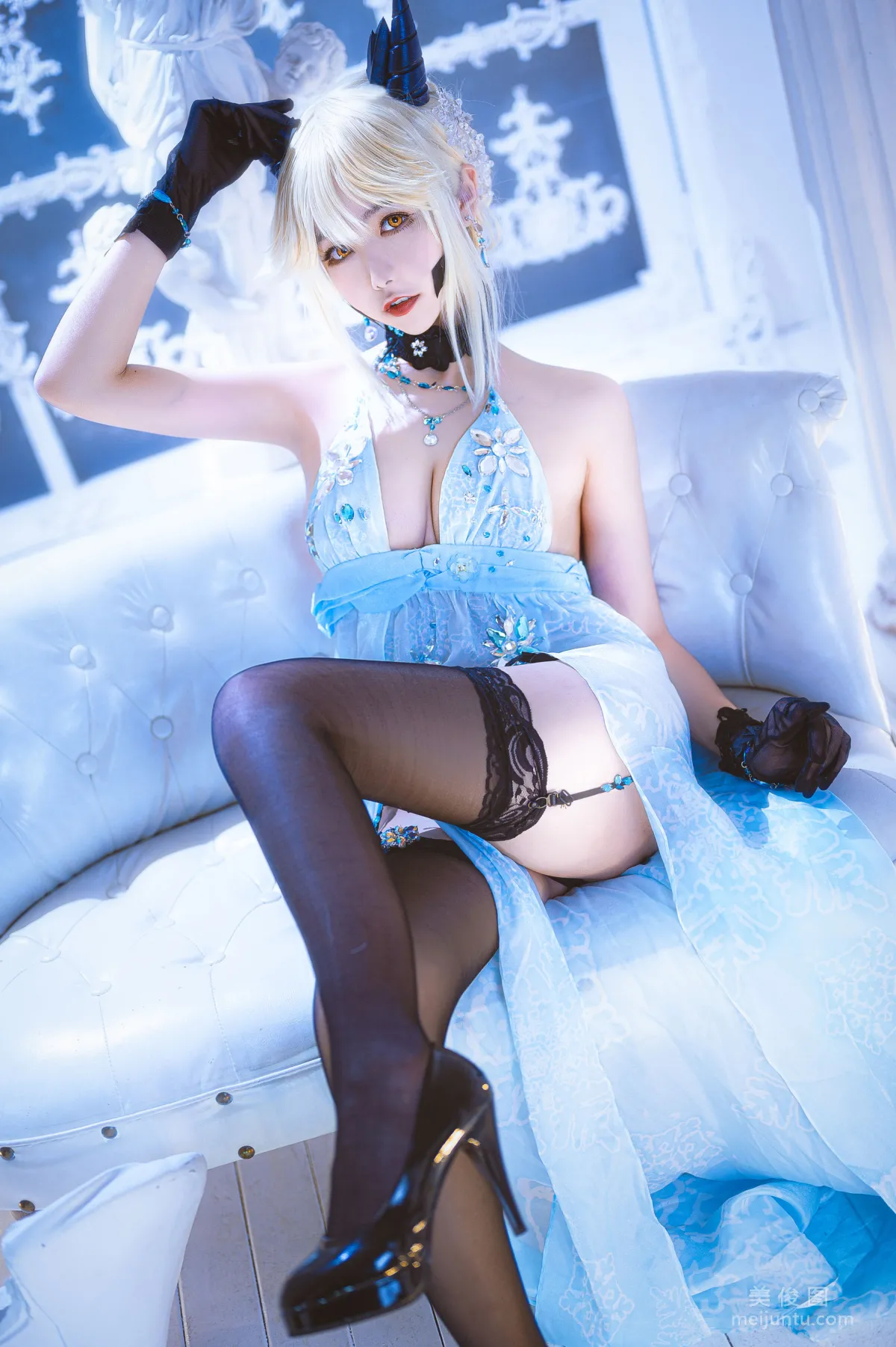 [COS福利] 微博妹子Momoko葵葵 《黑槍呆禮服》 寫真集 1