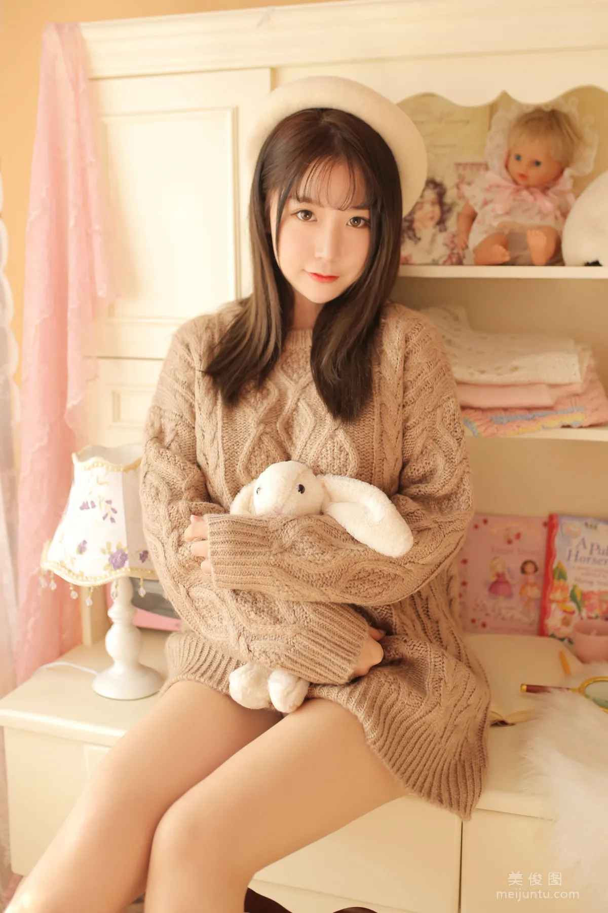 巨乳貓九醬Sakura 《駝色毛衣》 寫真集 6