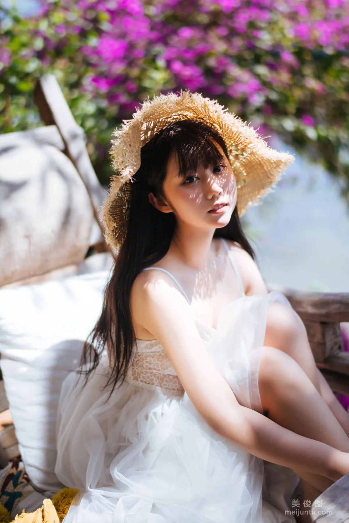 微博福利姬鏡醬 《靜夏之白裙少女》 寫真集 34
