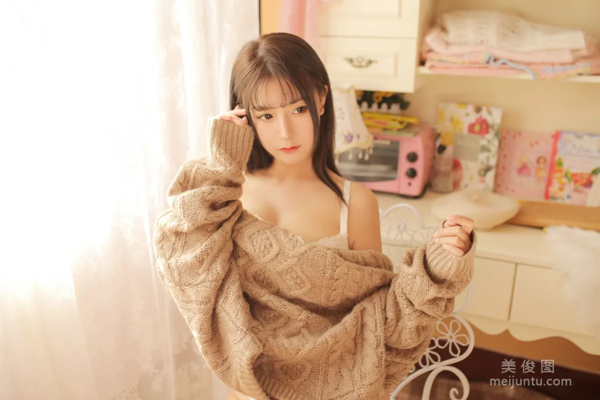 巨乳貓九醬Sakura 《駝色毛衣》 寫真集 16