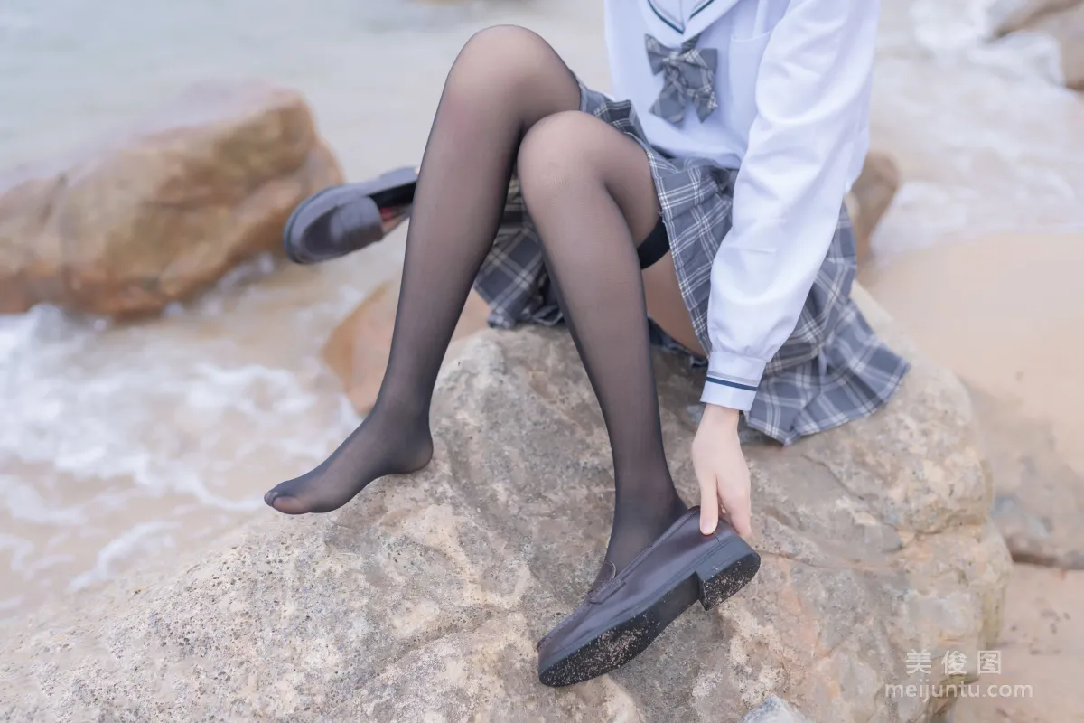 [COS福利] 小姐姐木綿綿OwO 《海邊JK》 寫真集 4