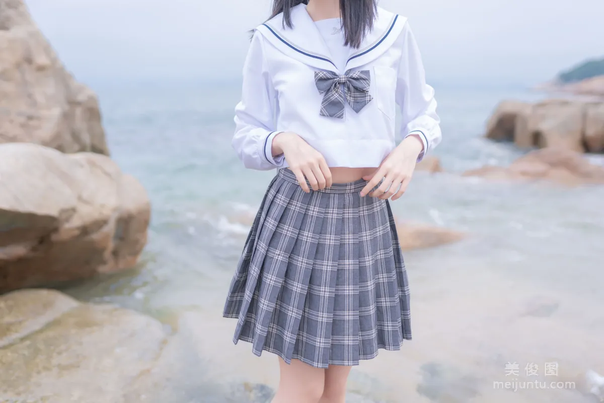 [COS福利] 小姐姐木綿綿OwO 《海邊JK》 寫真集 10