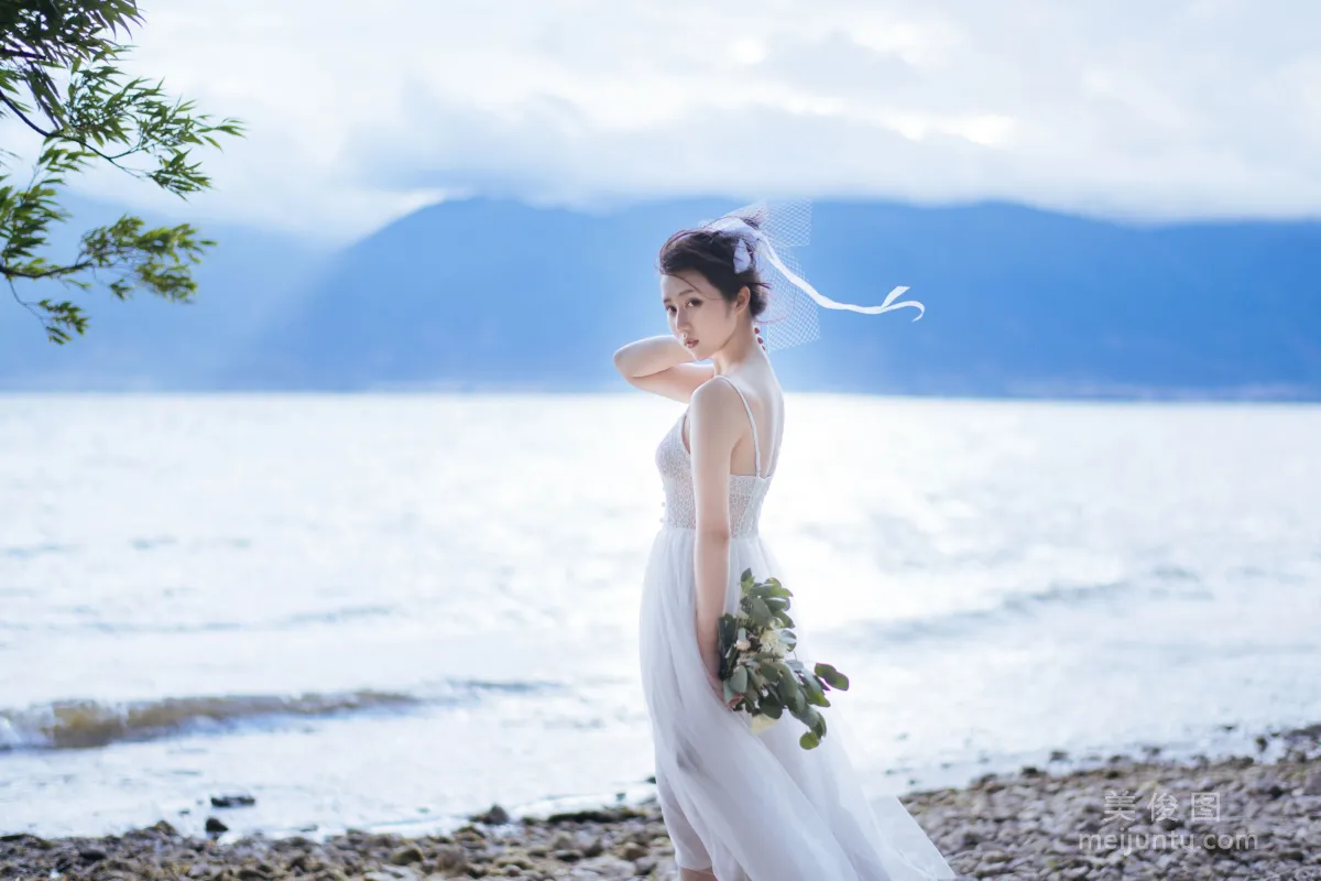 微博福利姬鏡醬 《靜夏之白裙少女》 寫真集 47