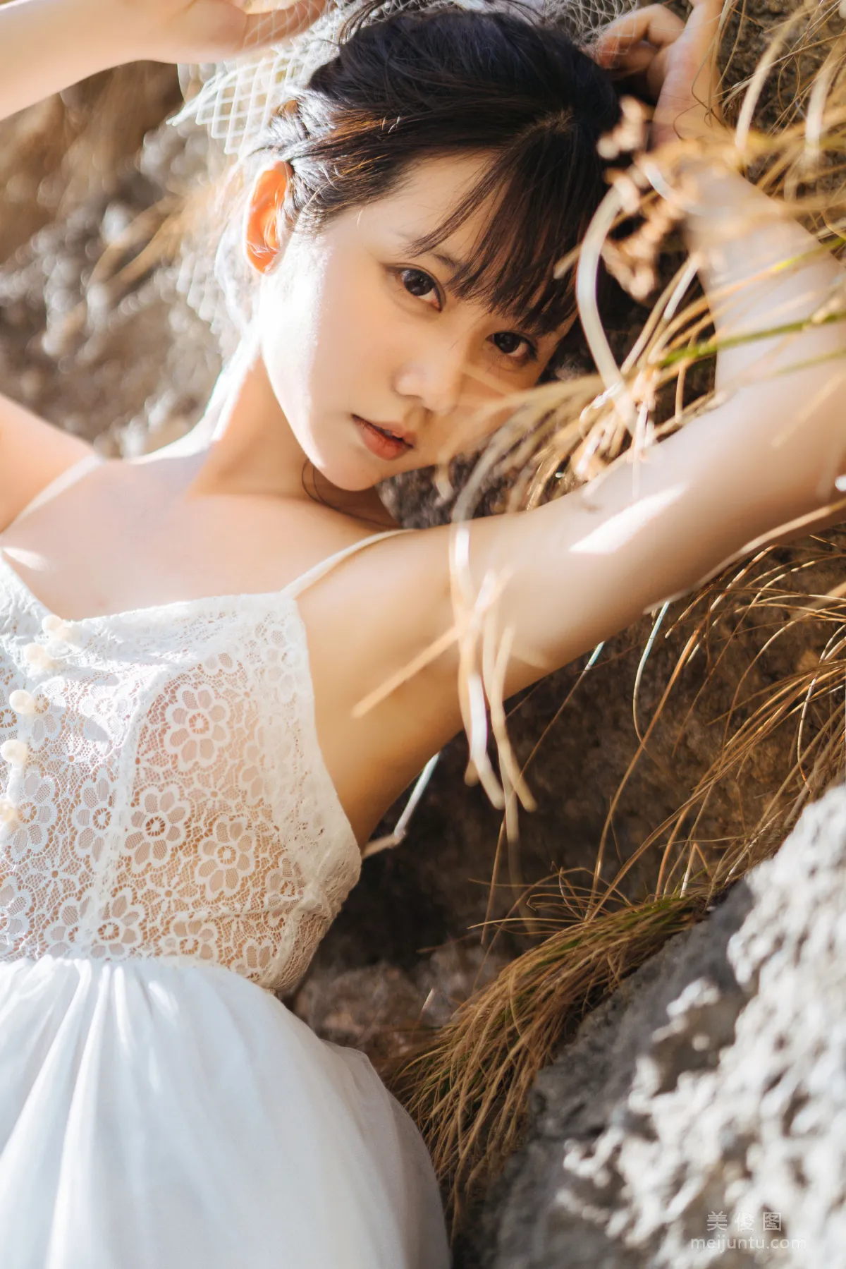 微博福利姬鏡醬 《靜夏之白裙少女》 寫真集 25