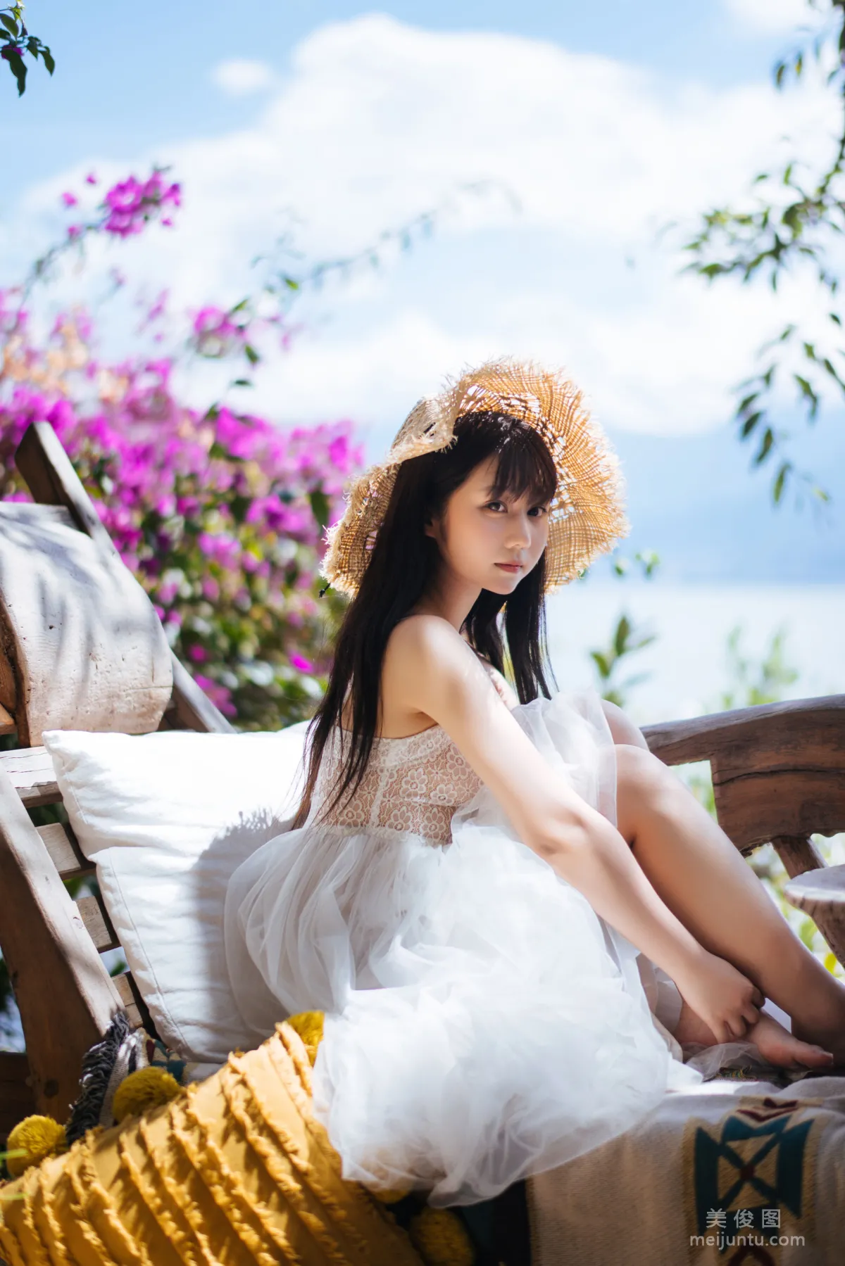微博福利姬鏡醬 《靜夏之白裙少女》 寫真集 35