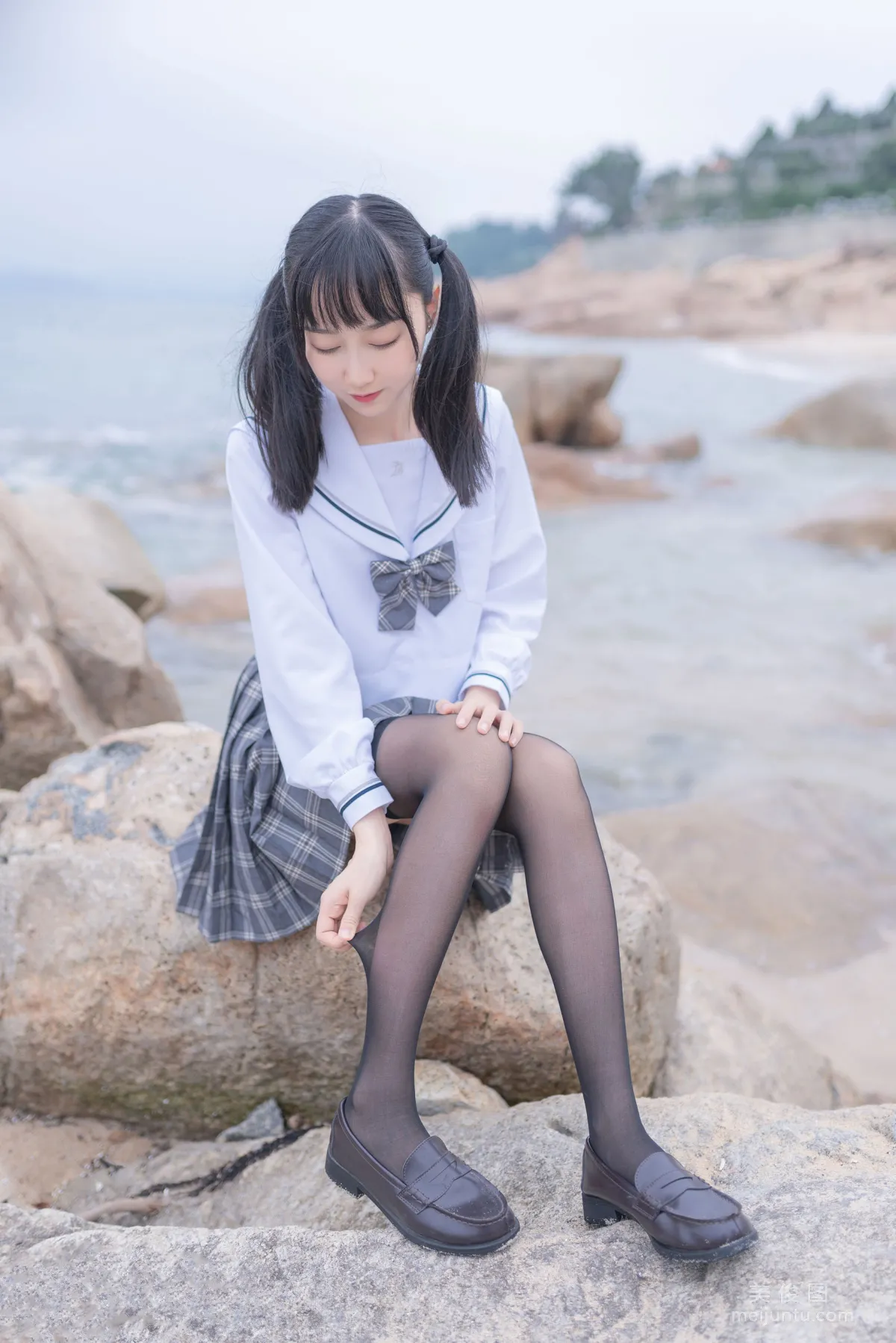 [COS福利] 小姐姐木綿綿OwO 《海邊JK》 寫真集 2