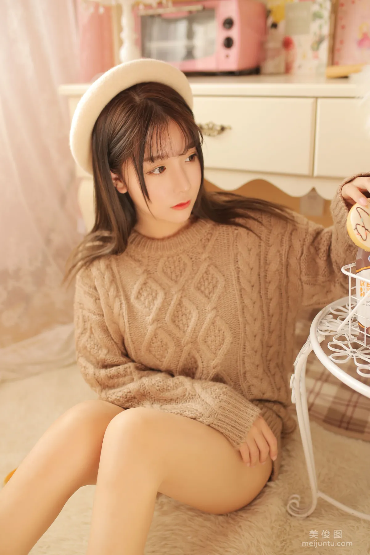 巨乳貓九醬Sakura 《駝色毛衣》 寫真集 19