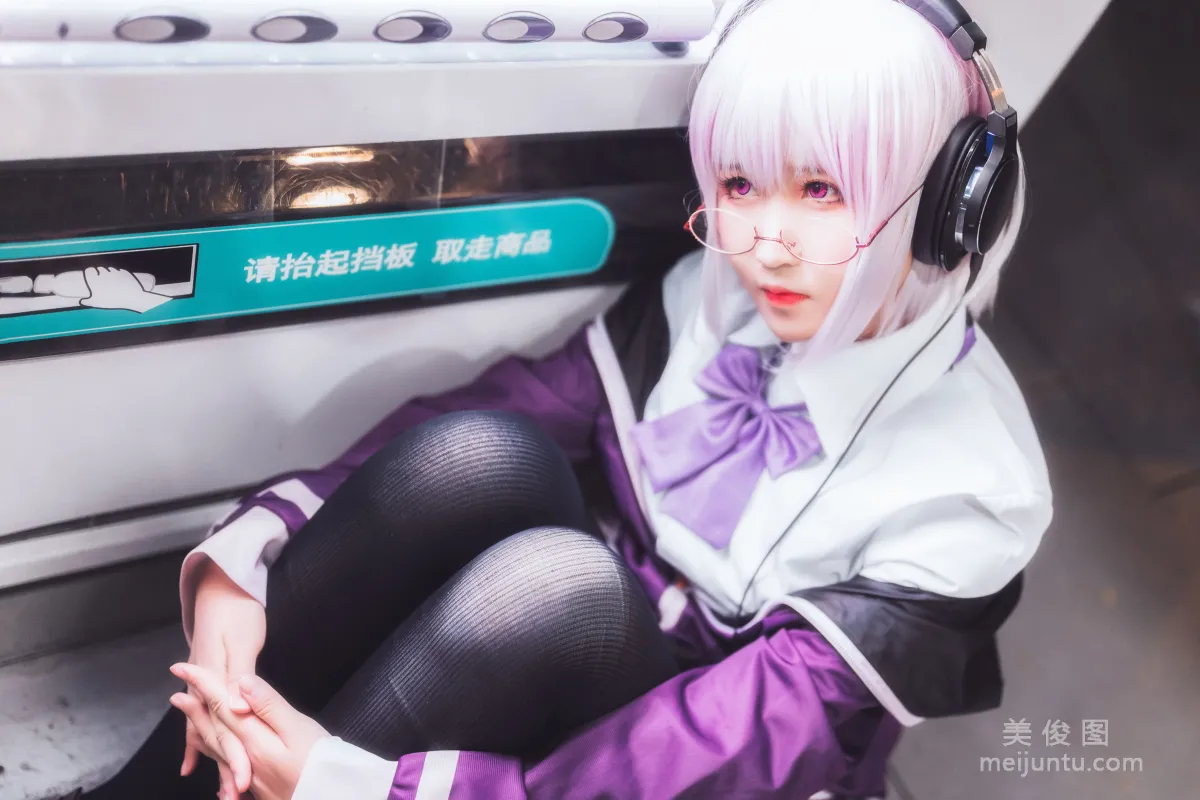 微博妹子三度_69 《電光超人古立特》 寫真集 8