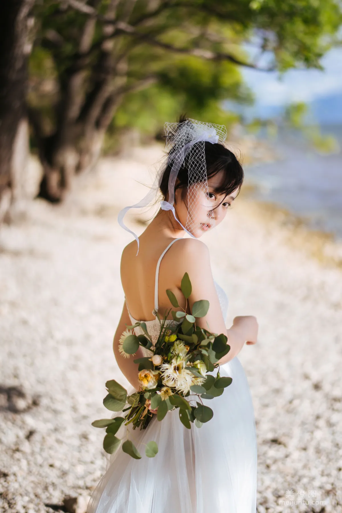 微博福利姬鏡醬 《靜夏之白裙少女》 寫真集 44