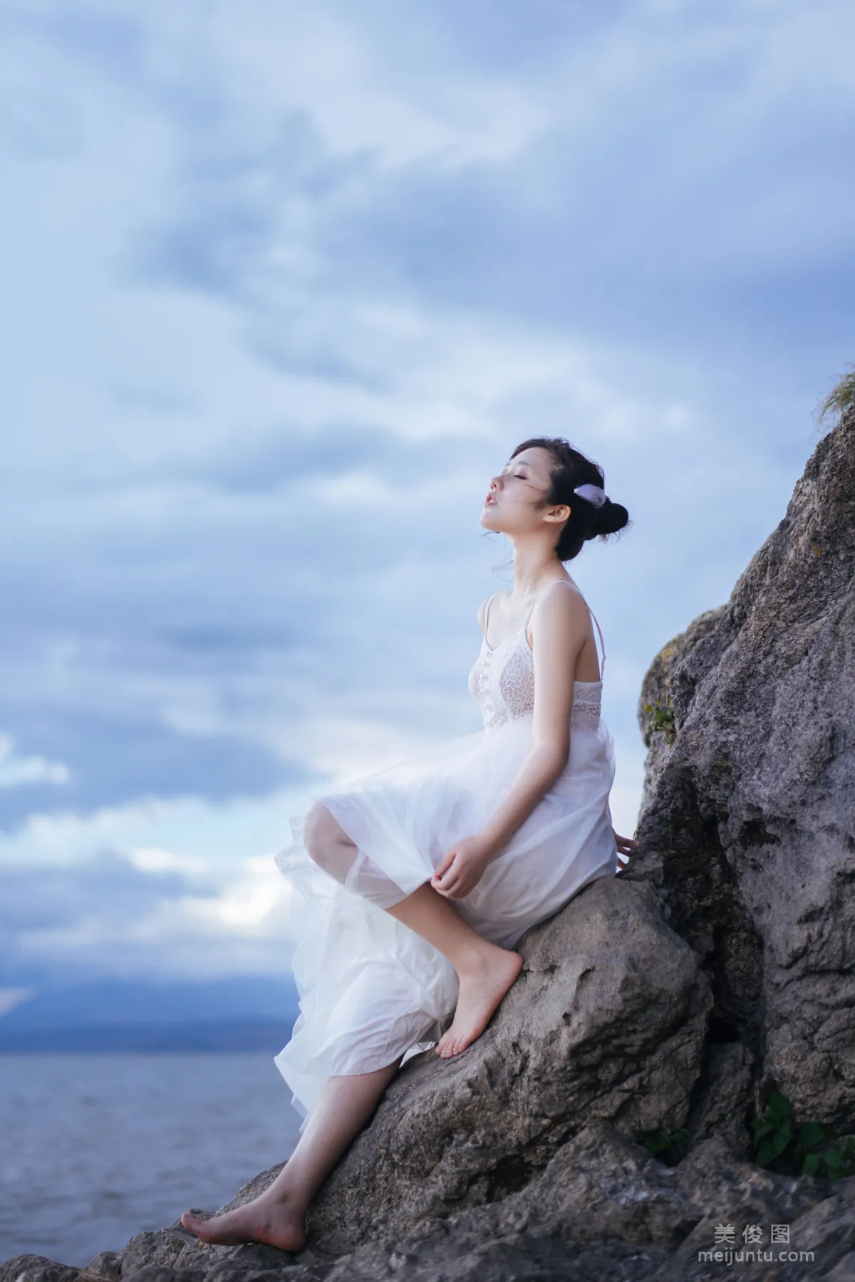 微博福利姬鏡醬 《靜夏之白裙少女》 寫真集 49