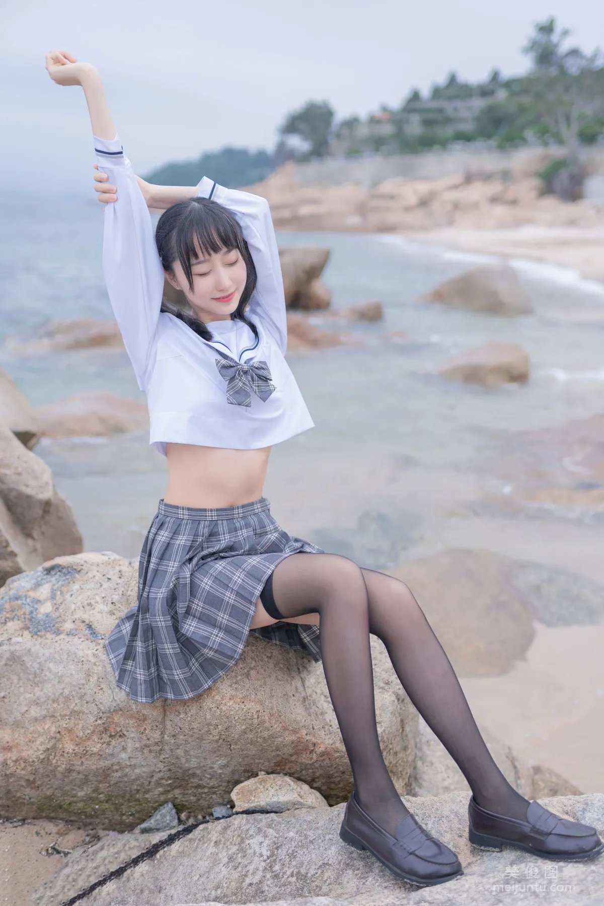 [COS福利] 小姐姐木綿綿OwO 《海邊JK》 寫真集 18