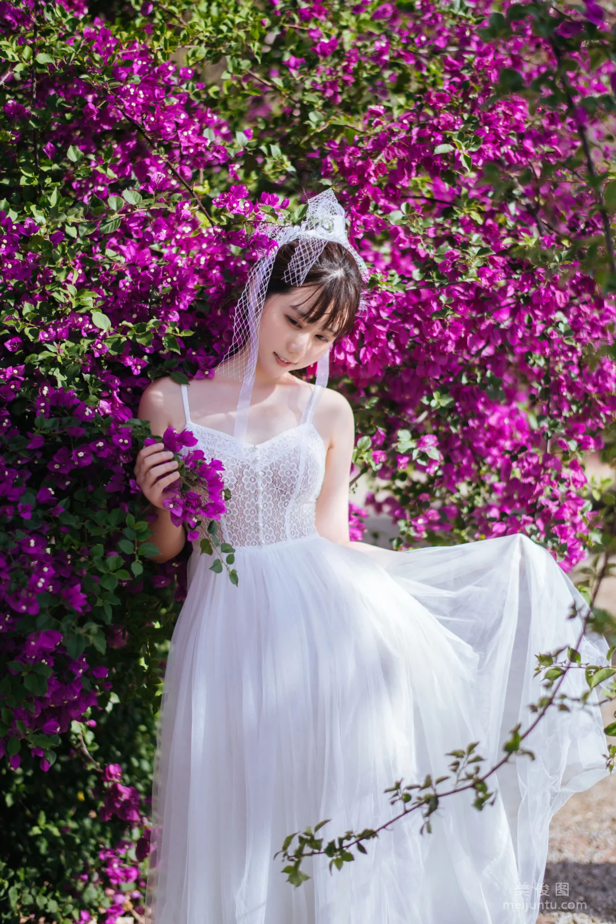 微博福利姬鏡醬 《靜夏之白裙少女》 寫真集 39