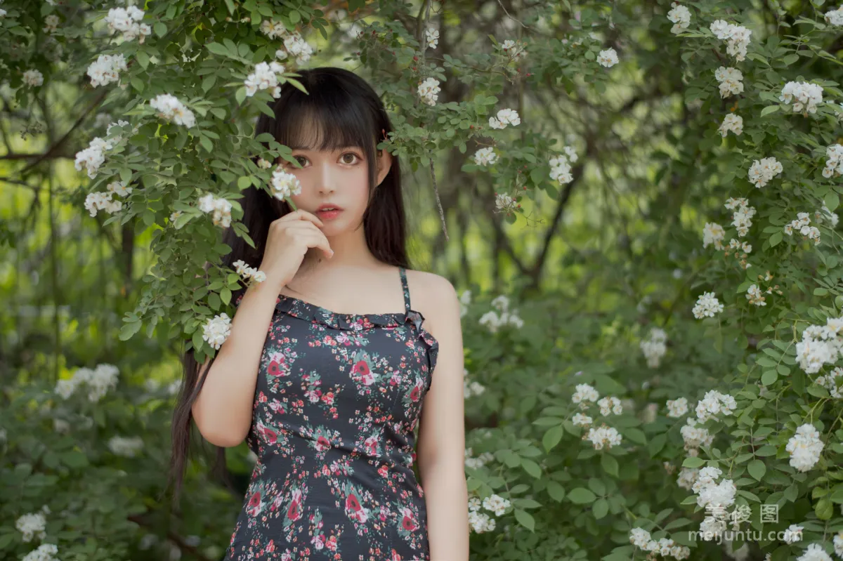 大眼萌妹黑貓貓OvO 《薔薇1》 寫真集 2