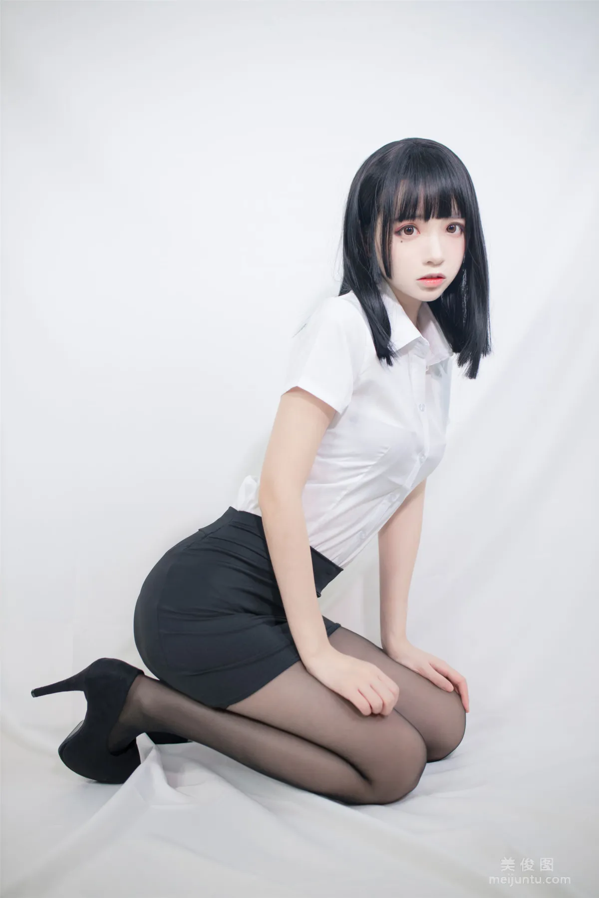 [COS福利] 疯猫ss 《OL制服》 写真集3