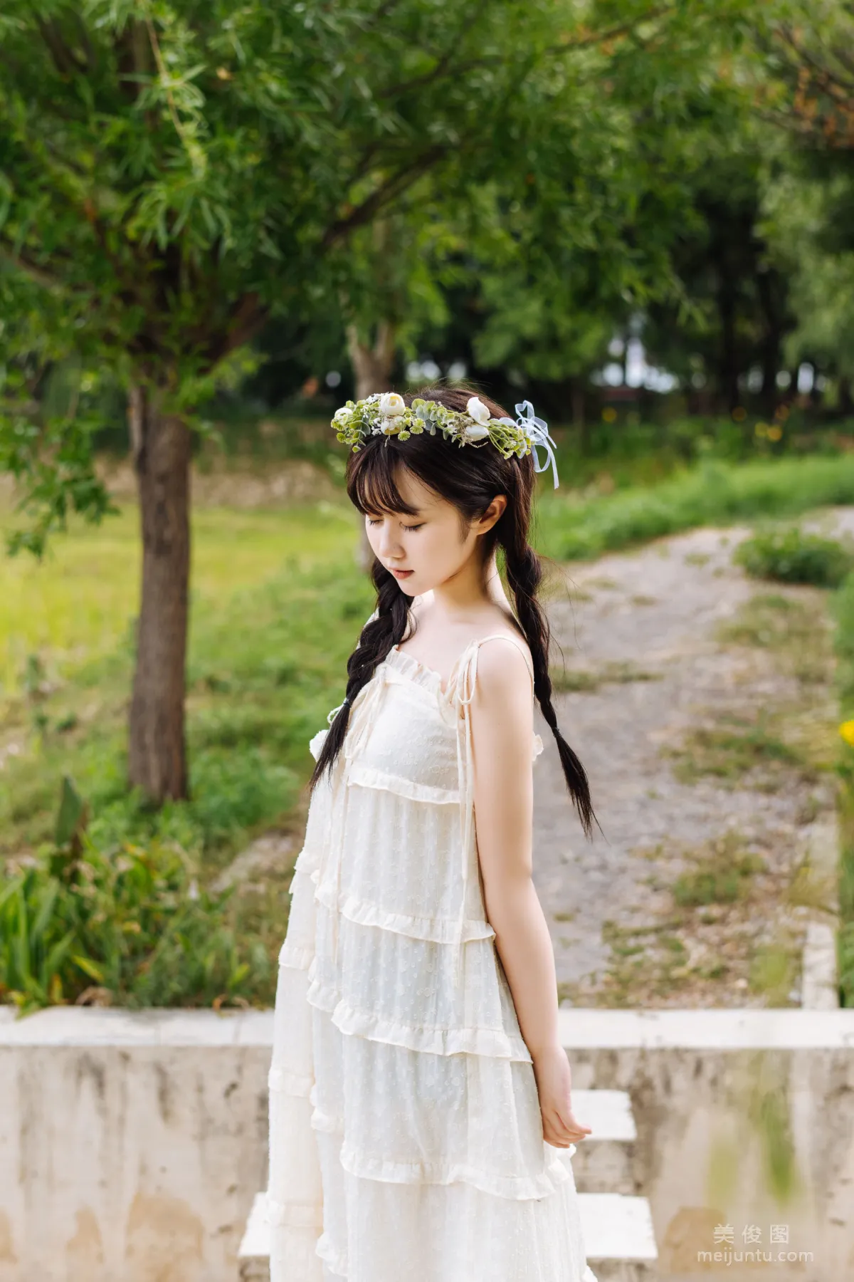 [COS福利] 微博福利姬鏡醬 《靜夏之花環女孩》 寫真集 39