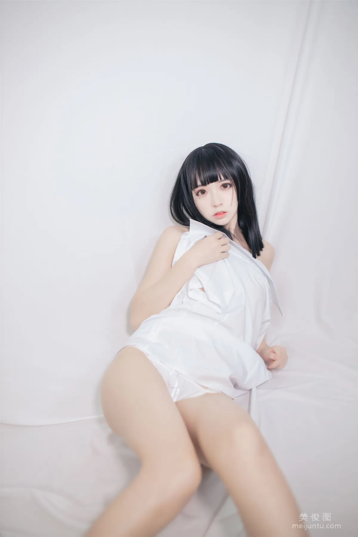 [COS福利] 疯猫ss 《OL制服》 写真集32