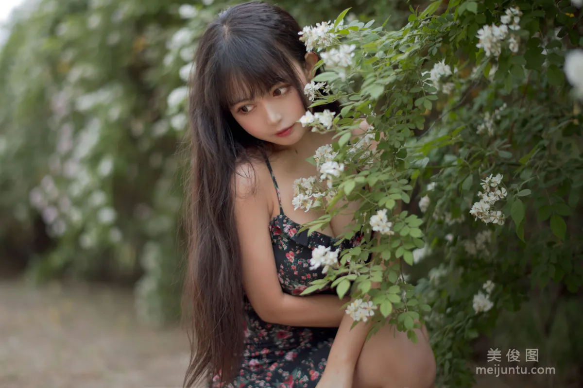 大眼萌妹黑貓貓OvO 《薔薇1》 寫真集 10