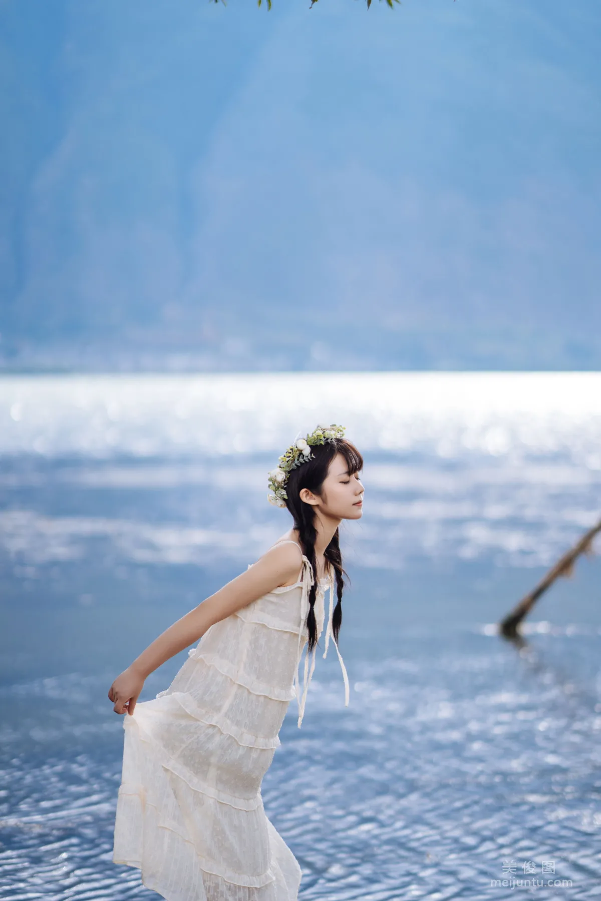 [COS福利] 微博福利姬鏡醬 《靜夏之花環女孩》 寫真集 12