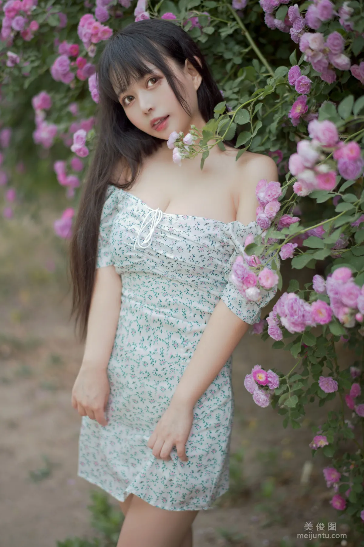 [COS福利] 大眼萌妹黑貓貓OvO 《薔薇2》 寫真集 5