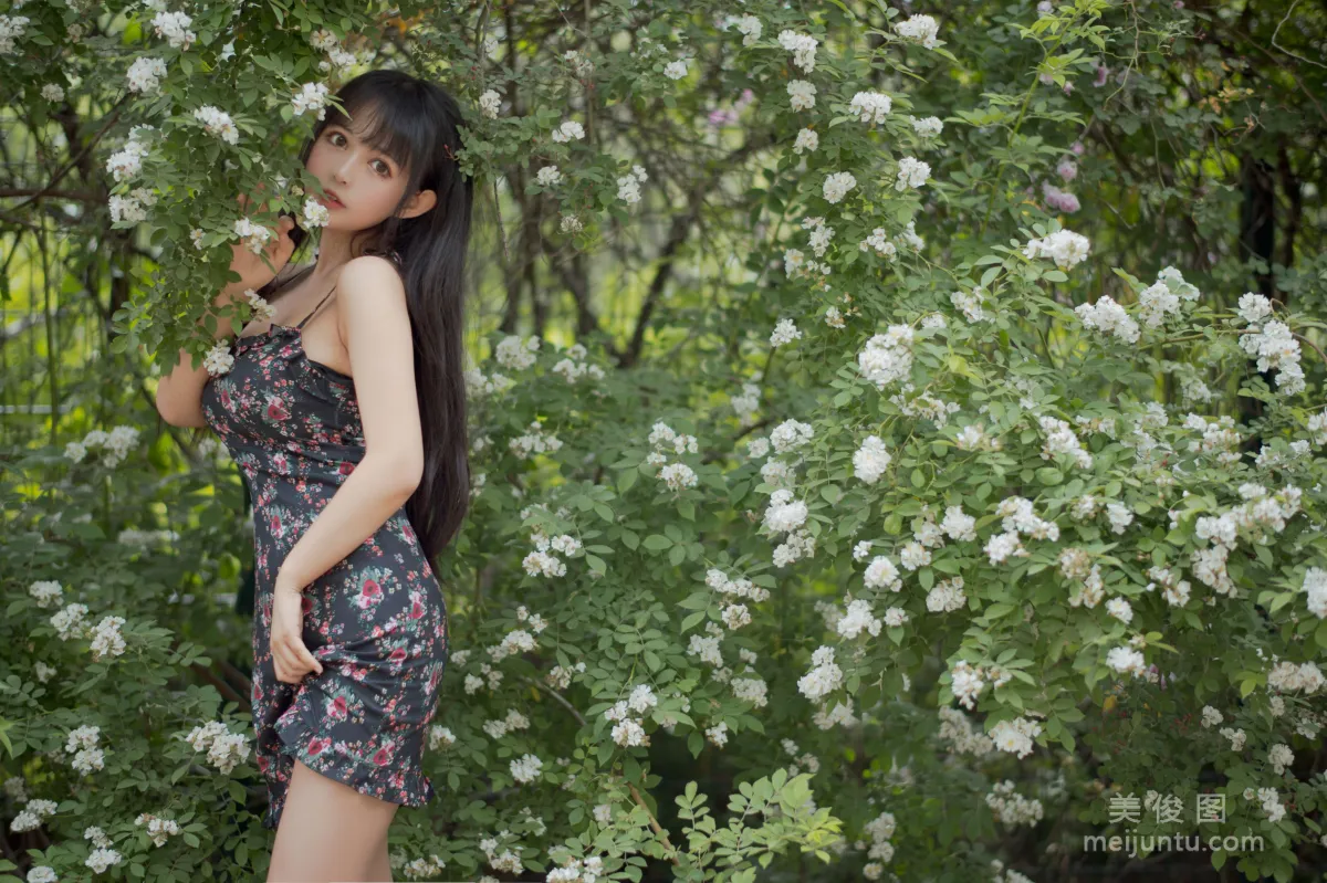 大眼萌妹黑貓貓OvO 《薔薇1》 寫真集 6