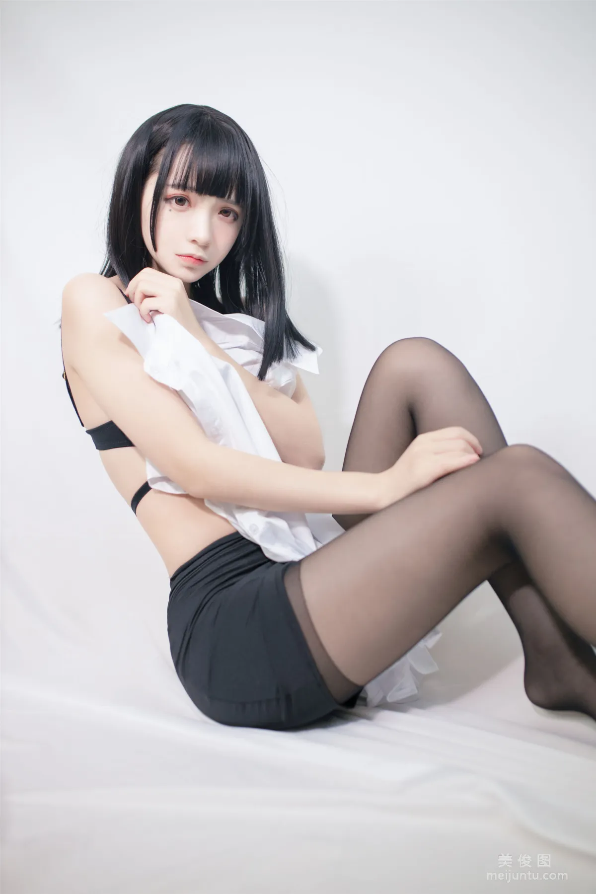 [COS福利] 疯猫ss 《OL制服》 写真集27