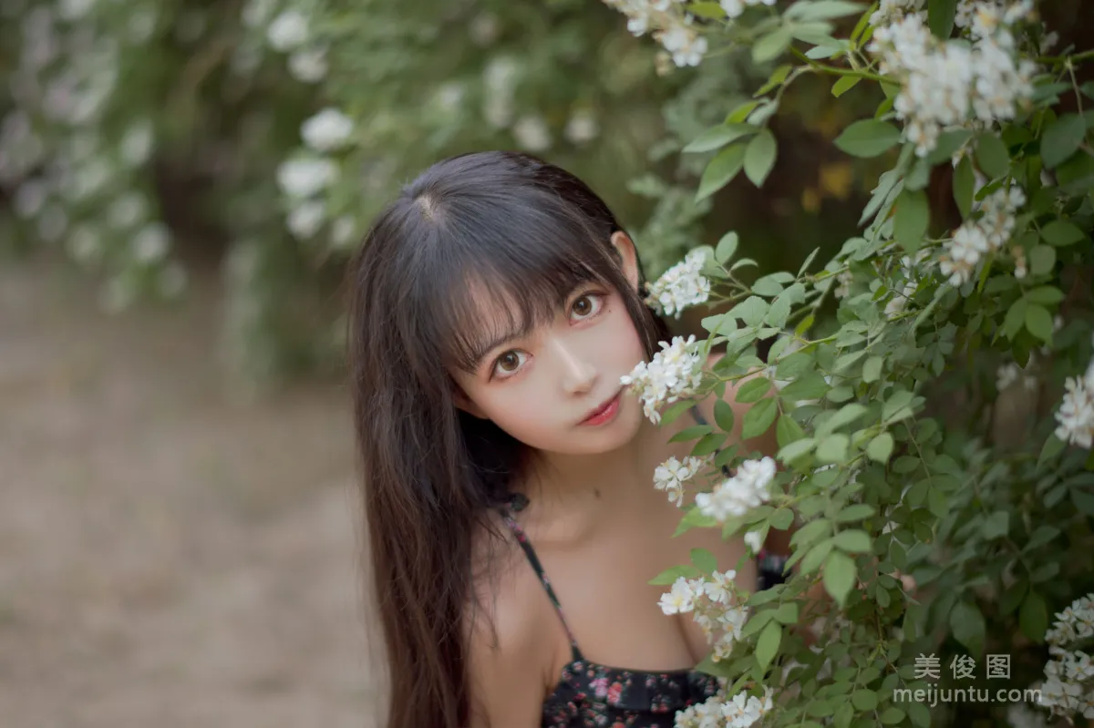 大眼萌妹黑貓貓OvO 《薔薇1》 寫真集 9