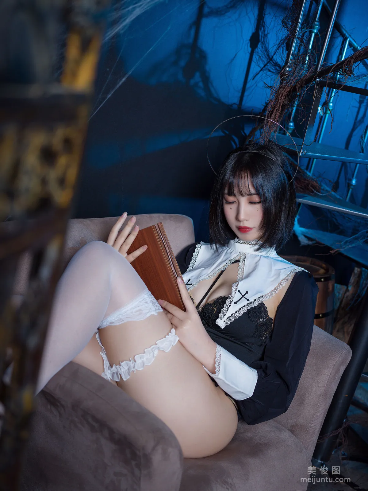 二次元少女念雪ww 《修女》 寫真集 2